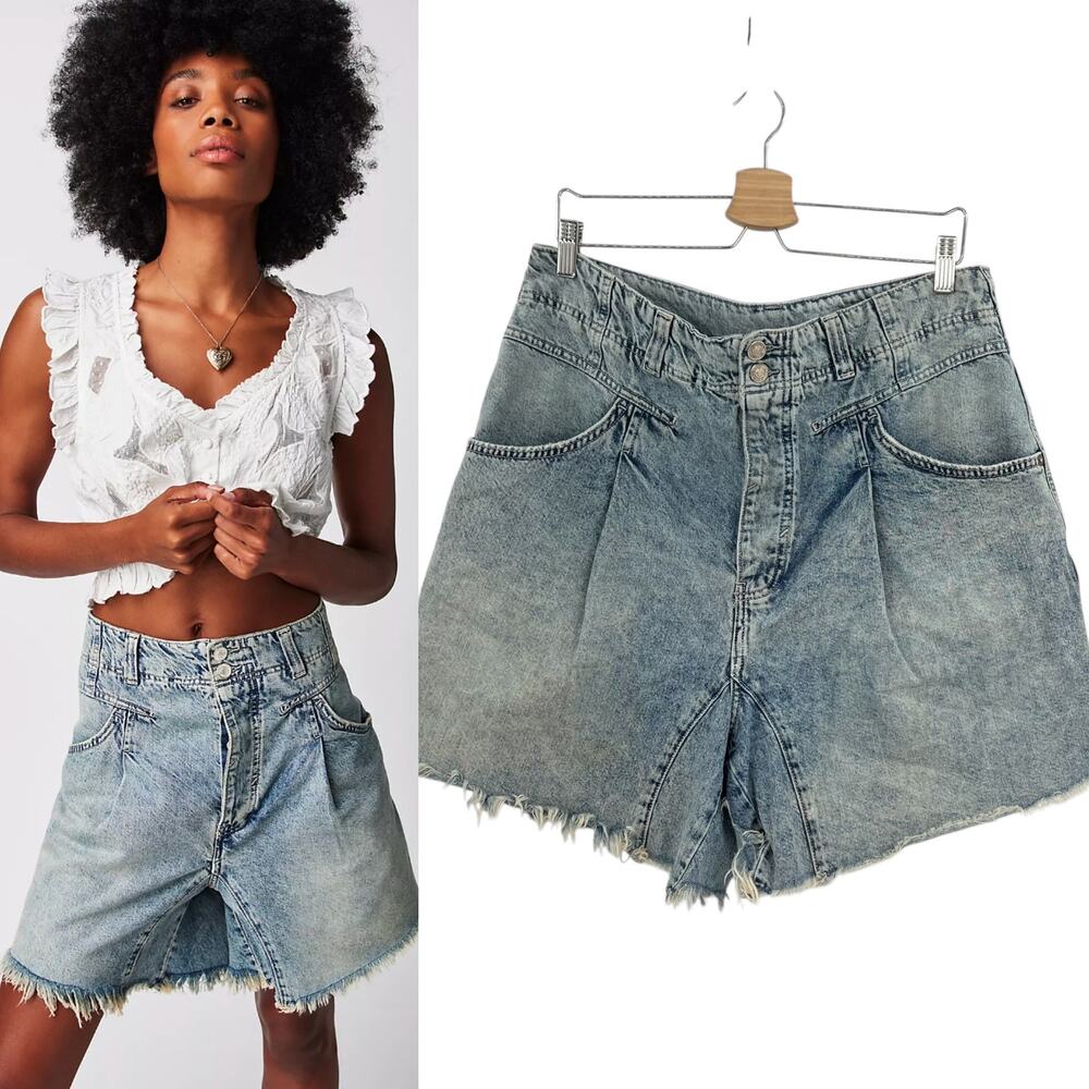 Light Wash Denim Women's High-Rise Frayed Hem Shorts